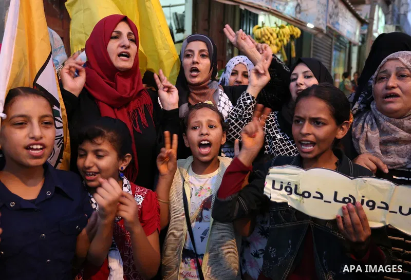 Palestinians take part in a protest against Israel's newly-installed security measures at the entrance to the al-Aqsa mosque compound, in Khan Younis in the southern Gaza Strip July 23, 2017. Photo by Ashraf Amra