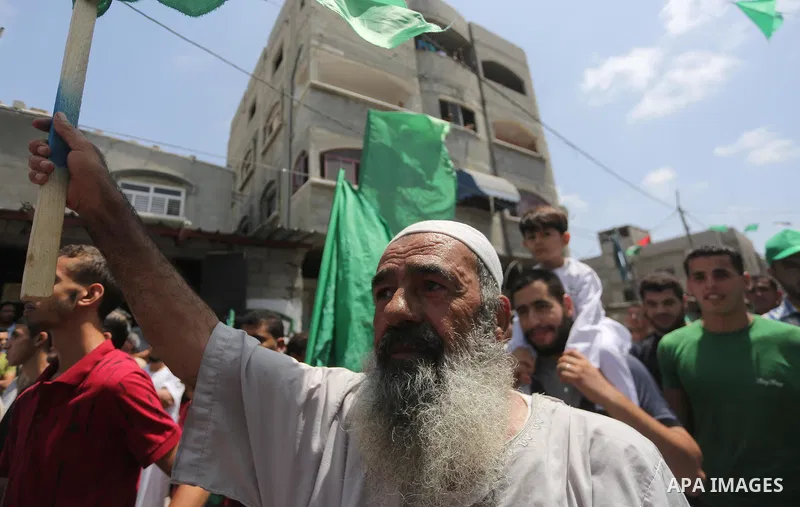 Palestinian supporters of Hamas movement and Islamic Jihad take part in a protest against the recent closure of the Al-Aqsa Mosque compound by Israel, in Jabalia refugee camp in the northern Gaza strip, on July 23, 2017....