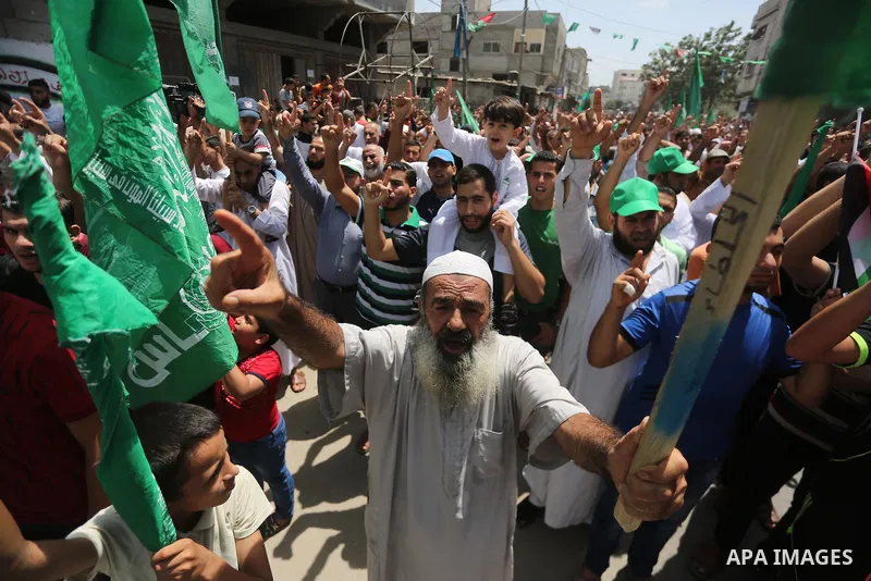 Palestinian supporters of Hamas movement and Islamic Jihad take part in a protest against the recent closure of the Al-Aqsa Mosque compound by Israel, in Jabalia refugee camp in the northern Gaza strip, on July 23, 2017....