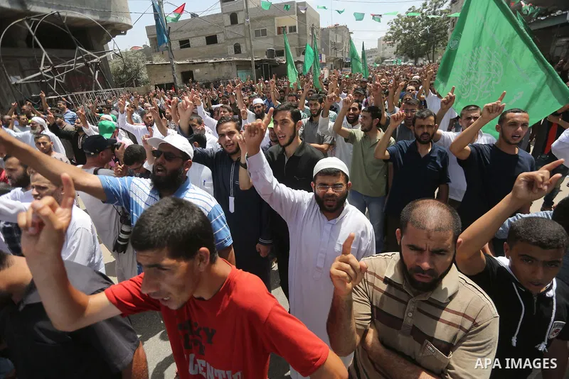 Palestinian supporters of Hamas movement and Islamic Jihad take part in a protest against the recent closure of the Al-Aqsa Mosque compound by Israel, in Jabalia refugee camp in the northern Gaza strip, on July 23, 2017....