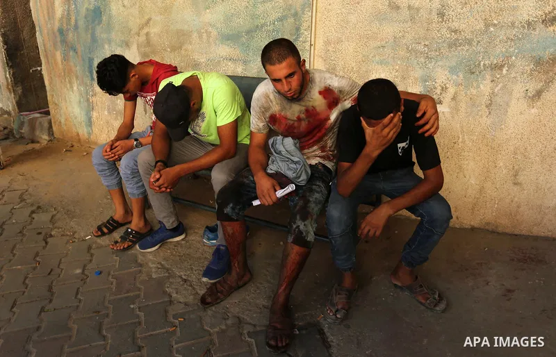 Relatives of a 16-year-old Palestinian who was killed during clashes between Palestinian protesters and Israeli troops, react outside a hospital in center Gaza Strip July 28, 2017. Photo by Ashraf Amra