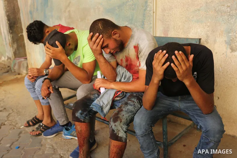 Relatives of a 16-year-old Palestinian who was killed during clashes between Palestinian protesters and Israeli troops, react outside a hospital in center Gaza Strip July 28, 2017. Photo by Ashraf Amra