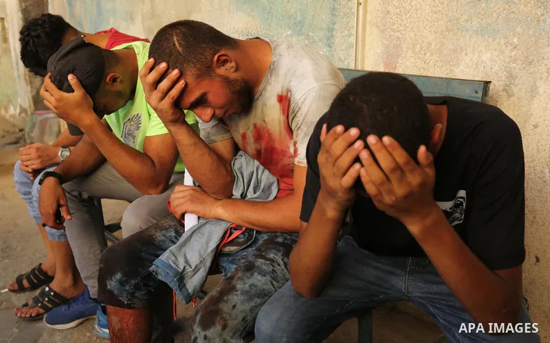 Relatives of a 16-year-old Palestinian who was killed during clashes between Palestinian protesters and Israeli troops, react outside a hospital in center Gaza Strip July 28, 2017. Photo by Ashraf Amra
