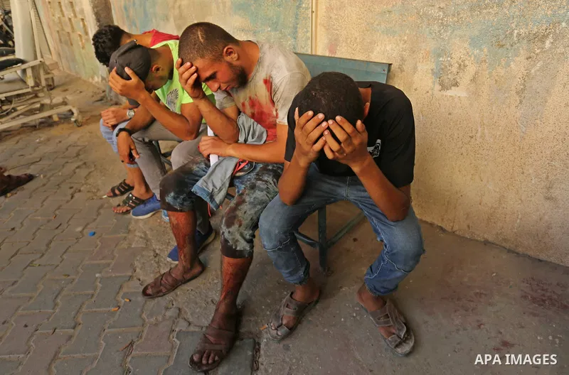 Relatives of a 16-year-old Palestinian who was killed during clashes between Palestinian protesters and Israeli troops, react outside a hospital in center Gaza Strip July 28, 2017. Photo by Ashraf Amra