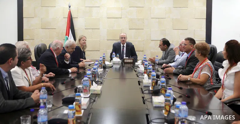 Palestinian Prime Minister Rami Hamdallah meets with a delegation from the union of Ramallah sons in America, in the West Bank city of Ramallah on July 30, 2017. Photo by Prime Minister Office