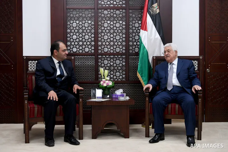 Palestinian President Mahmoud Abbas meets with Palestinian expatriates from Ramallah city at his headquarter in the West Bank city of Ramallah, in July 31, 2017. Photo by Osama Falah