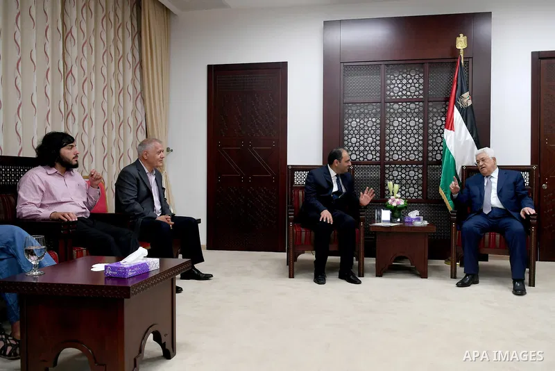 Palestinian President Mahmoud Abbas meets with Palestinian expatriates from Ramallah city at his headquarter in the West Bank city of Ramallah, in July 31, 2017. Photo by Osama Falah