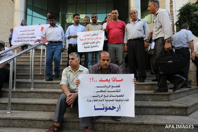 Palestinians, employed by the Palestinian Authority take part in a protest demanding their salaries in Gaza city on August 1, 2017. Photo by Mohammed Asad