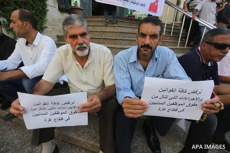 Palestinians, employed by the Palestinian Authority take part in a protest demanding their salaries in Gaza city on August 1, 2017. Photo by Mohammed Asad