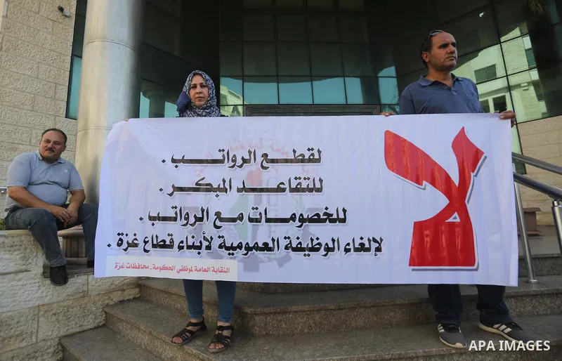Palestinians, employed by the Palestinian Authority take part in a protest demanding their salaries in Gaza city on August 1, 2017. Photo by Mohammed Asad