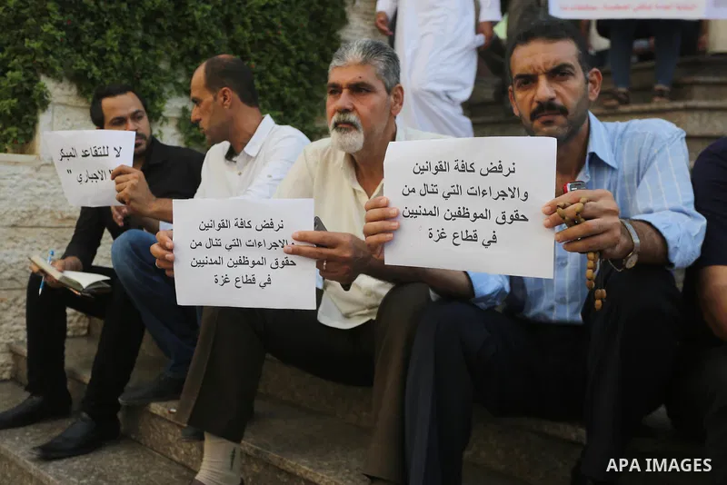 Palestinians, employed by the Palestinian Authority take part in a protest demanding their salaries in Gaza city on August 1, 2017. Photo by Mohammed Asad