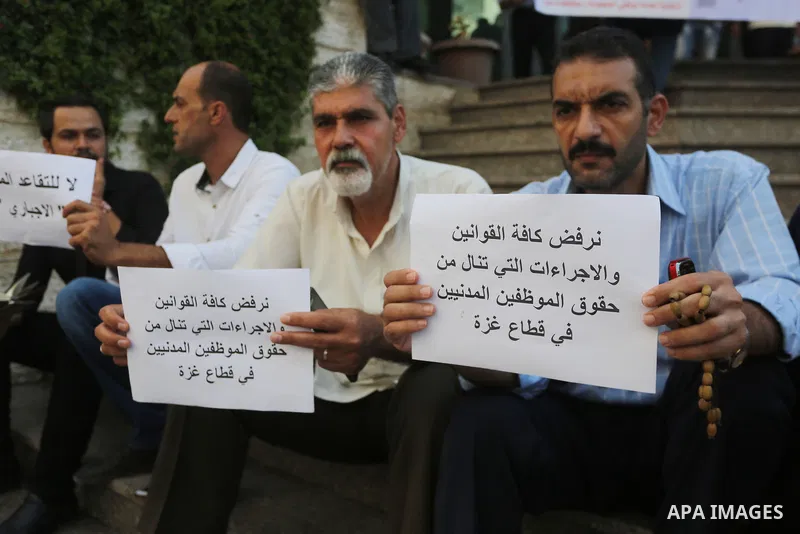 Palestinians, employed by the Palestinian Authority take part in a protest demanding their salaries in Gaza city on August 1, 2017. Photo by Mohammed Asad
