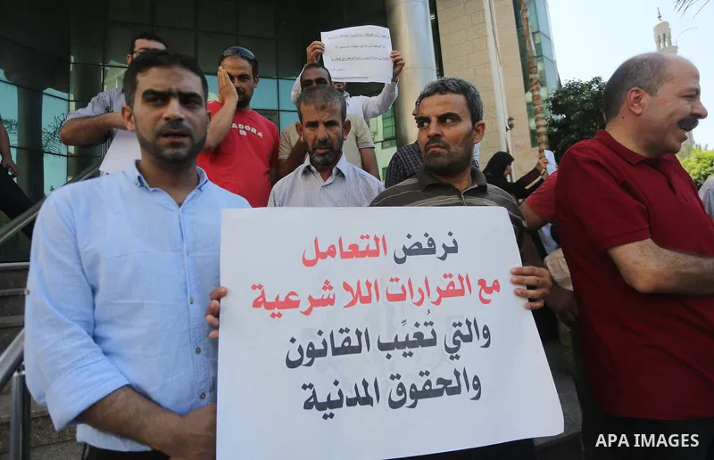 Palestinians, employed by the Palestinian Authority take part in a protest demanding their salaries in Gaza city on August 1, 2017. Photo by Mohammed Asad