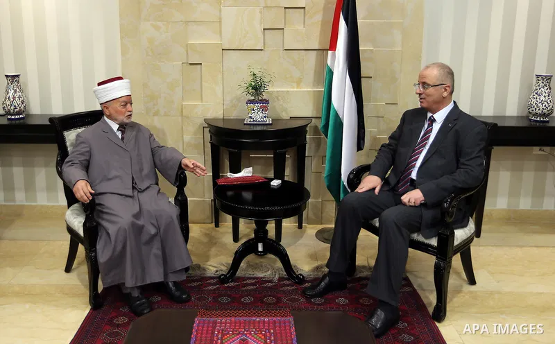 Palestinian Prime Minister, Rami Hamdallah, meets with Mufti of Jerusalem and Palestine, Sheikh Mohammed Hussein,in the West Bank city of Ramallah, on August 3, 2017. Photo by Prime Minister Office
