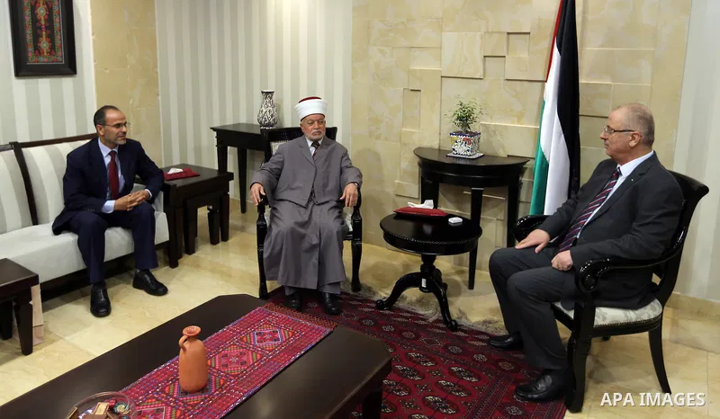 Palestinian Prime Minister, Rami Hamdallah, meets with Mufti of Jerusalem and Palestine, Sheikh Mohammed Hussein,in the West Bank city of Ramallah, on August 3, 2017. Photo by Prime Minister Office