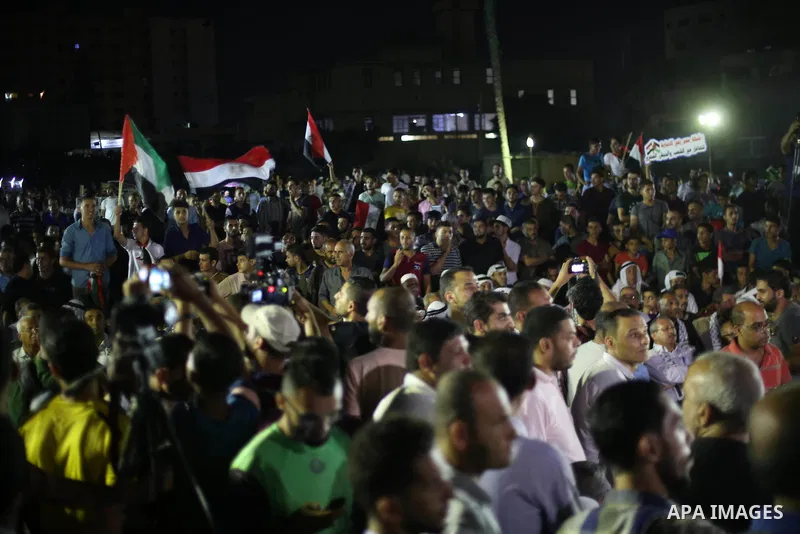 Palestinian demonstrators take part in protest to show their solidarity with Egyptian people, in Gaza City, on August 5, 2017. Photo by Mohammed Asad