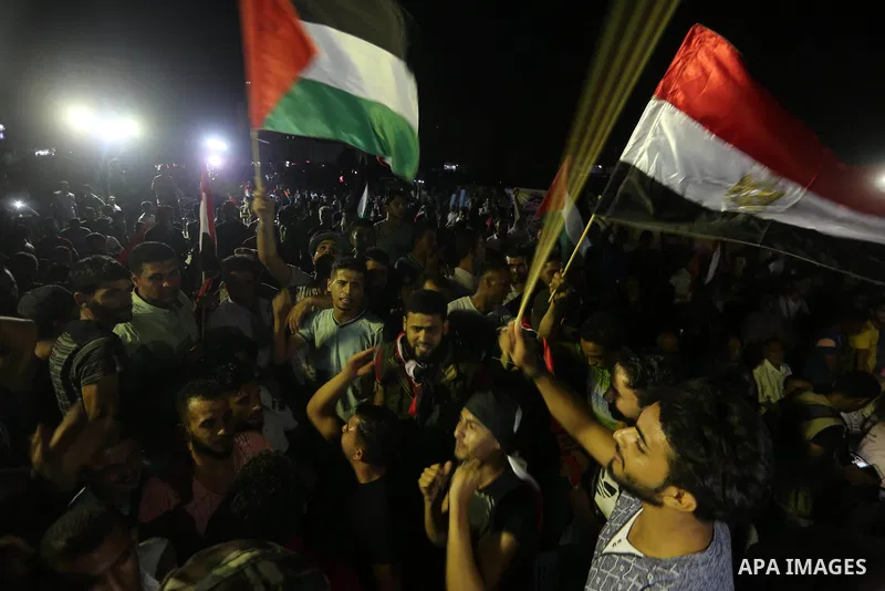 Palestinian demonstrators take part in protest to show their solidarity with Egyptian people, in Gaza City, on August 5, 2017. Photo by Mohammed Asad