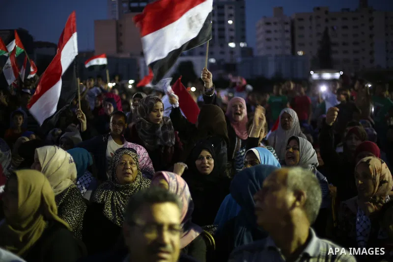 Palestinian demonstrators take part in protest to show their solidarity with Egyptian people, in Gaza City, on August 5, 2017. Photo by Mohammed Asad