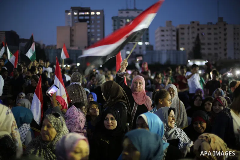 Palestinian demonstrators take part in protest to show their solidarity with Egyptian people, in Gaza City, on August 5, 2017. Photo by Mohammed Asad
