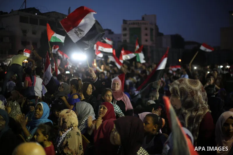 Palestinian demonstrators take part in protest to show their solidarity with Egyptian people, in Gaza City, on August 5, 2017. Photo by Mohammed Asad