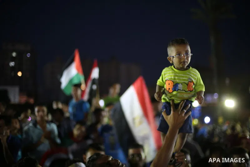 Palestinian demonstrators take part in protest to show their solidarity with Egyptian people, in Gaza City, on August 5, 2017. Photo by Mohammed Asad