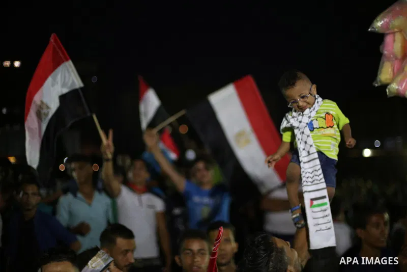 Palestinian demonstrators take part in protest to show their solidarity with Egyptian people, in Gaza City, on August 5, 2017. Photo by Mohammed Asad