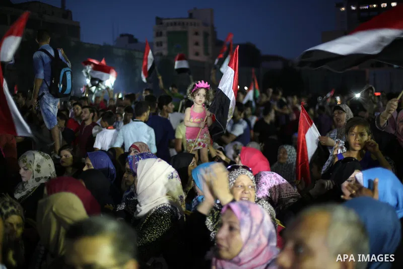 Palestinian demonstrators take part in protest to show their solidarity with Egyptian people, in Gaza City, on August 5, 2017. Photo by Mohammed Asad