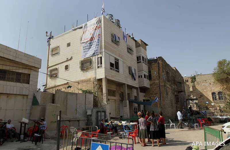 Israeli border police officers set up a barricade in front of a disputed building where about a hundred hard-line Jewish settlers have hunkered down, in the West Bank city of Hebron July 26, 2017. Photo by Wisam Hashlamo...