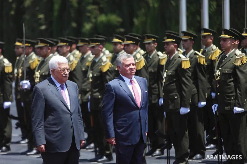 Jordan's King Abdullah II and Palestinian president Mahmud Abbas observes the honor guard during a visit in the West Bank city of Ramallah on August 7, 2017. Jordan's King began a rare visit to the occupied West Bank to...