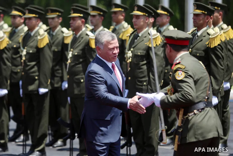Jordan's King Abdullah II and Palestinian president Mahmud Abbas observes the honor guard during a visit in the West Bank city of Ramallah on August 7, 2017. Jordan's King began a rare visit to the occupied West Bank to...