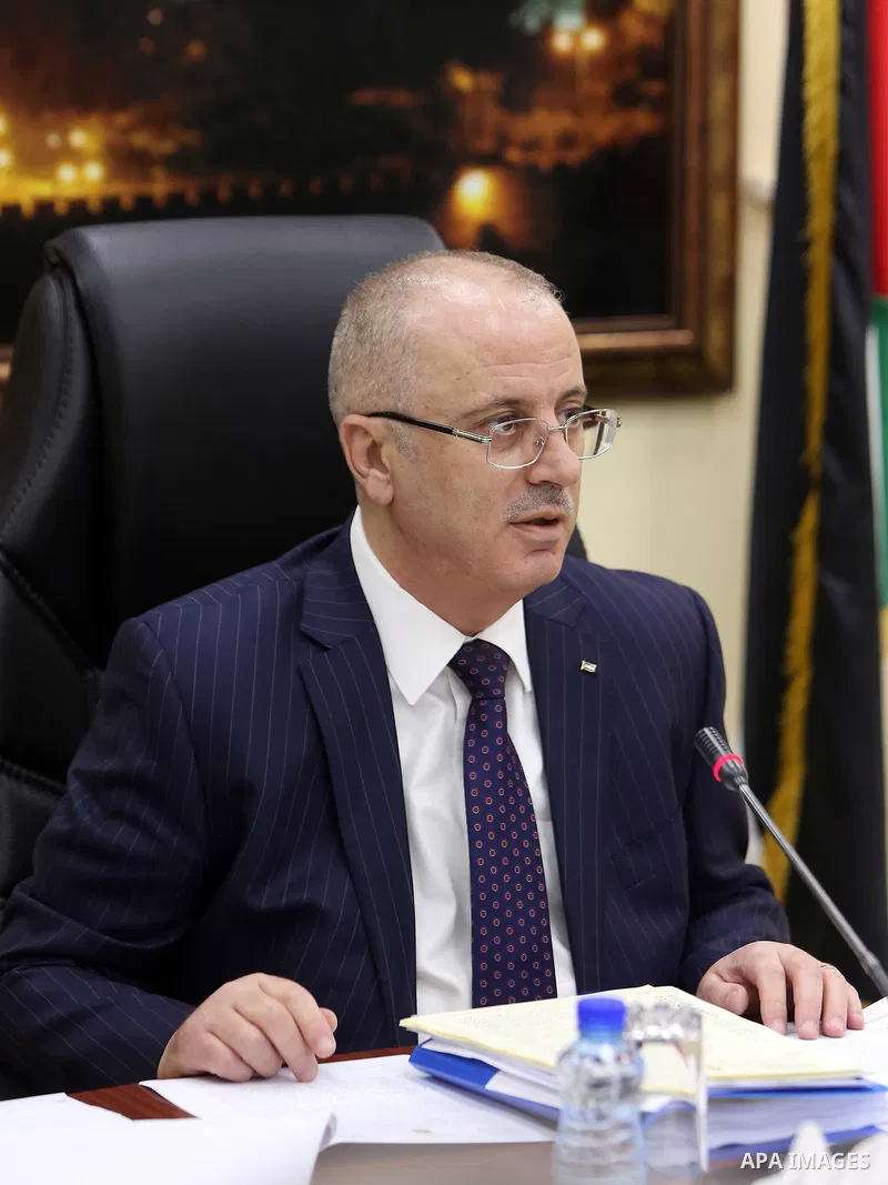 Palestinian Prime Minister, Rami hamdallah, chairs the Palestinian council meeting in the West Bank city of Ramallah on August 8, 2017. Photo by Prime Minister Office