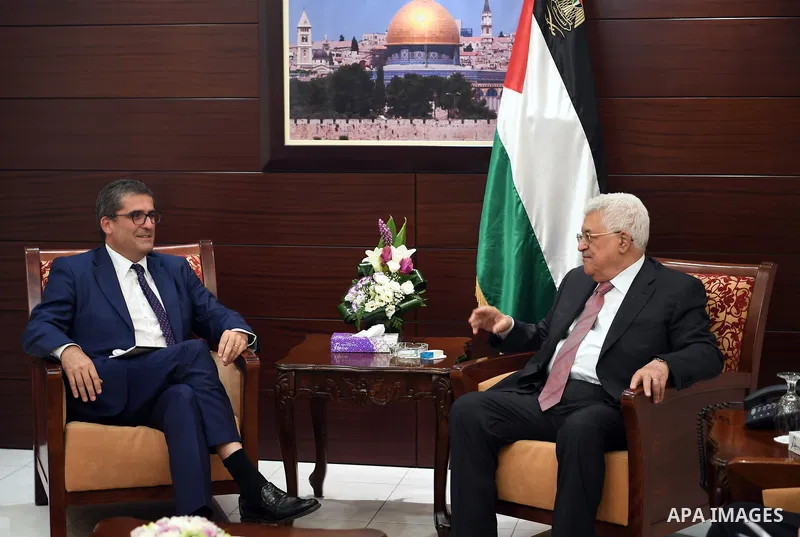 Palestinian President Mahmoud Abbas meets with the Swiss envoy to the peace process in the West Bank city of Ramallah on August 9, 2017. Photo by Palestinian President Office