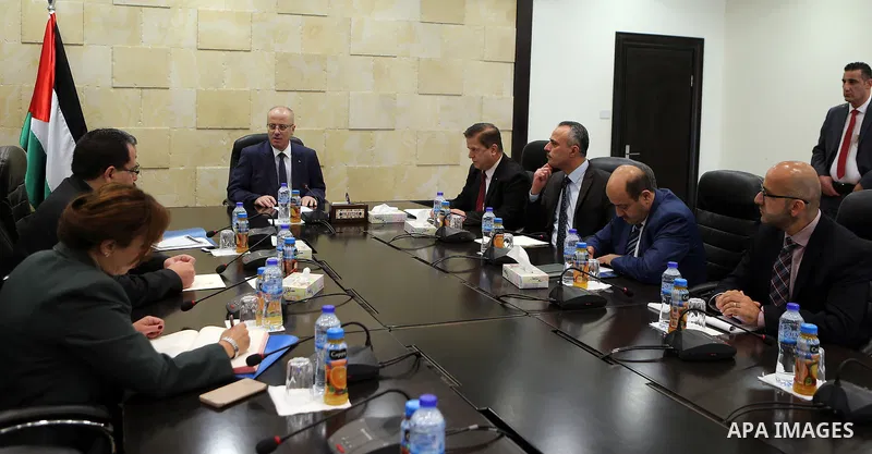 Palestinian Prime Minister, Rami hamadallah, chairs the First meeting of the National Team for Administrative Development, in the West Bank city of Ramallah on August 10, 2017. Photo by Prime Minister Office