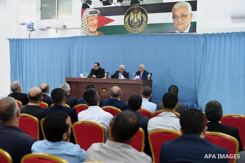 Palestinian President Mahmoud Abbas meets with Palestinian teachers who will be send to Kuwait, in the West Bank city of Ramallah, on August 12, 2017. Photo by Osama Falah