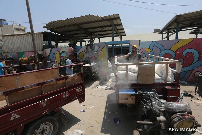 Palestinians receive their monthly food aid at a United Nations distribution center (UNRWA) in Gaza city on August 13, 2017. Photo by Mohammed Asad