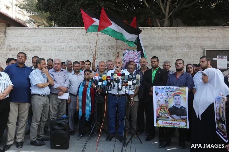 Palestinian members of the factions attend in a press conference, in front of Red Cross Office, in Gaza city, on August 14, 2017. Photo by Mohammed Asad