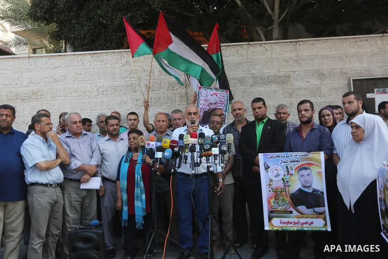 Palestinian members of the factions attend in a press conference, in front of Red Cross Office, in Gaza city, on August 14, 2017. Photo by Mohammed Asad