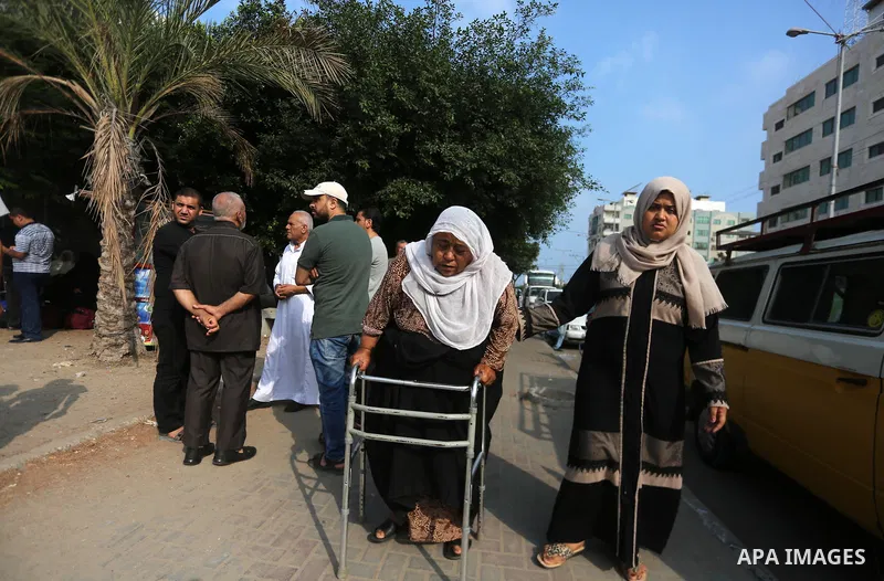 Palestinian Muslim pilgrims wave towards their relatives before leaving for the annual haj pilgrimage to the holy city of Mecca, in Gaza city on August 14, 2017. Photo by Mohammed Asad