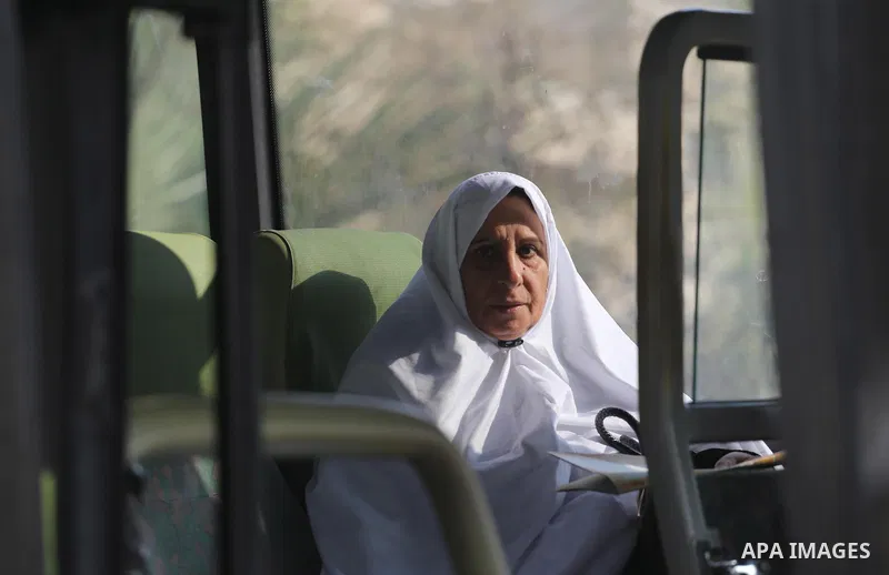 Palestinian Muslim pilgrims wave towards their relatives before leaving for the annual haj pilgrimage to the holy city of Mecca, in Gaza city on August 14, 2017. Photo by Mohammed Asad