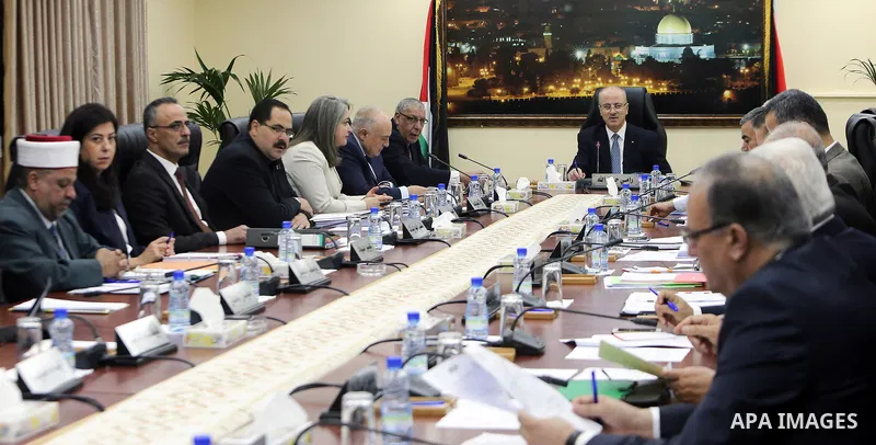 Palestinian Prime Minister, Rami hamdallah, chairs the Palestinian council meeting in the West Bank city of Ramallah on August 15, 2017. Photo by Prime Minister Office