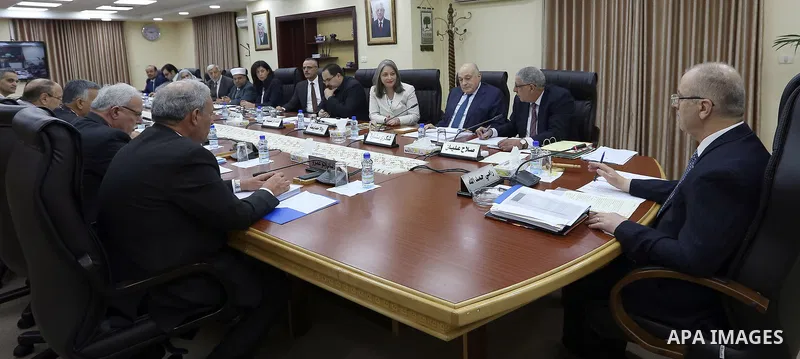 Palestinian Prime Minister, Rami hamdallah, chairs the Palestinian council meeting in the West Bank city of Ramallah on August 15, 2017. Photo by Prime Minister Office
