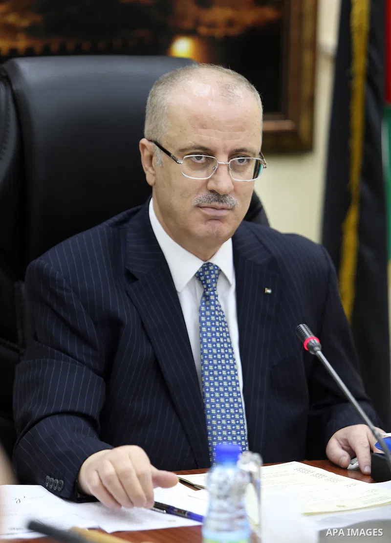 Palestinian Prime Minister, Rami hamdallah, chairs the Palestinian council meeting in the West Bank city of Ramallah on August 15, 2017. Photo by Prime Minister Office