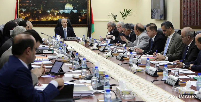 Palestinian Prime Minister, Rami hamdallah, chairs the Palestinian council meeting in the West Bank city of Ramallah on August 15, 2017. Photo by Prime Minister Office