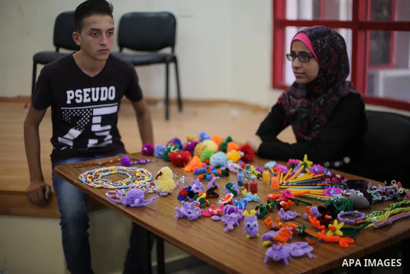 Palestinians attend an exhibition for handicrafts products in Gaza city, on August 15, 2017. Photo by Mohammed Asad