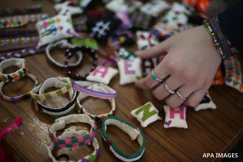 Palestinians attend an exhibition for handicrafts products in Gaza city, on August 15, 2017. Photo by Mohammed Asad