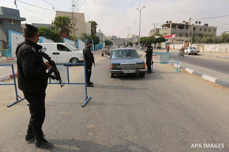 Palestinian policemen stop a vehicle at a security checkpoint, in Rafah in the southern of Gaza Strip August 17, 2017. A suicide bomber killed a Palestinian security man in southern Gaza, officials said, in what was seen...