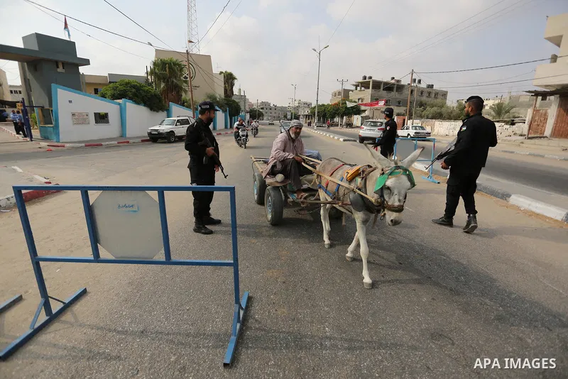Palestinian policemen stop a vehicle at a security checkpoint, in Rafah in the southern of Gaza Strip August 17, 2017. A suicide bomber killed a Palestinian security man in southern Gaza, officials said, in what was seen...