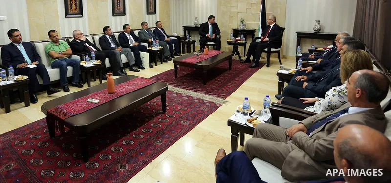 Palestinian Prime minister, Rami Hamadallah, meets with a Jordanian Minister of Agriculture Khalid Al Hanifat, in the West Bank city of Ramallah,on August 17, 2017. Photo by Prime Minister Office