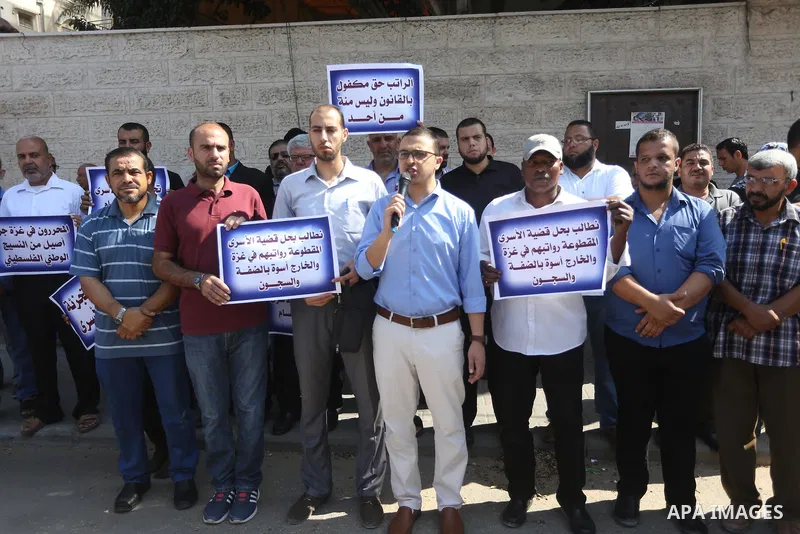 Palestinian hold banners during a protest to show solidarity with Palestinian Prisoner held in Israeli jails, in front of Red cross office, in Gaza city on August 21, 2017. Photo by Mohammed Asad