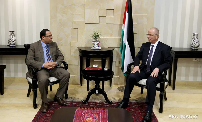 Palestinian Prime Minister, Rami Hamdallah, meets with a delegation of Arab sports lecturers, in the West Bank city of Ramallah, on 21 August 2017. Photo by Prime Minister Office
